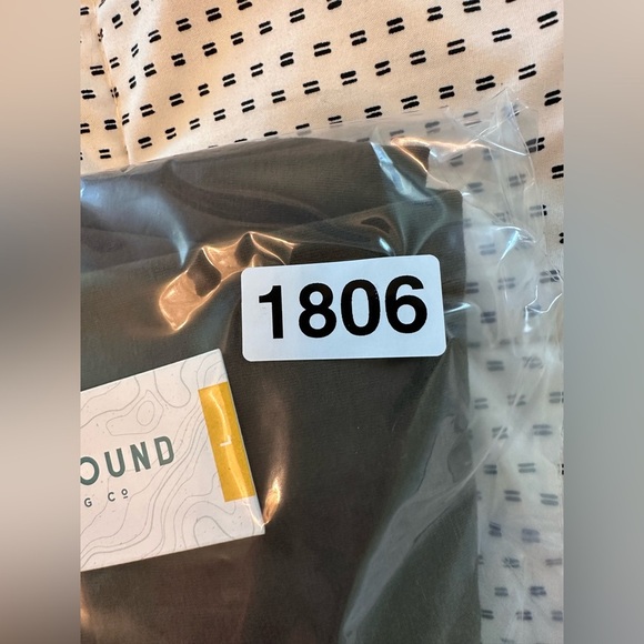 Brown EarthBound T-Shirt with Sloth and Leaf Design Size Large #1806 - Picture 6 of 6